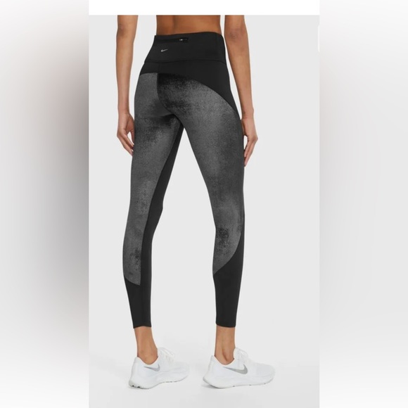Nike FAST DRI-FIT Legging - Picture 2 of 9